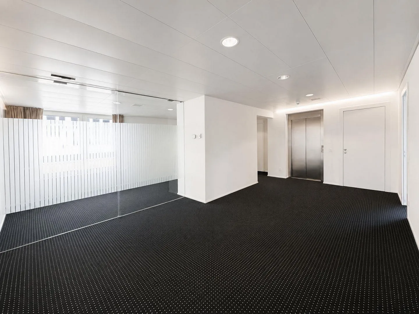 210 m² Espace Bureau au Cœur d'Ascona - Photo 5 sur 11