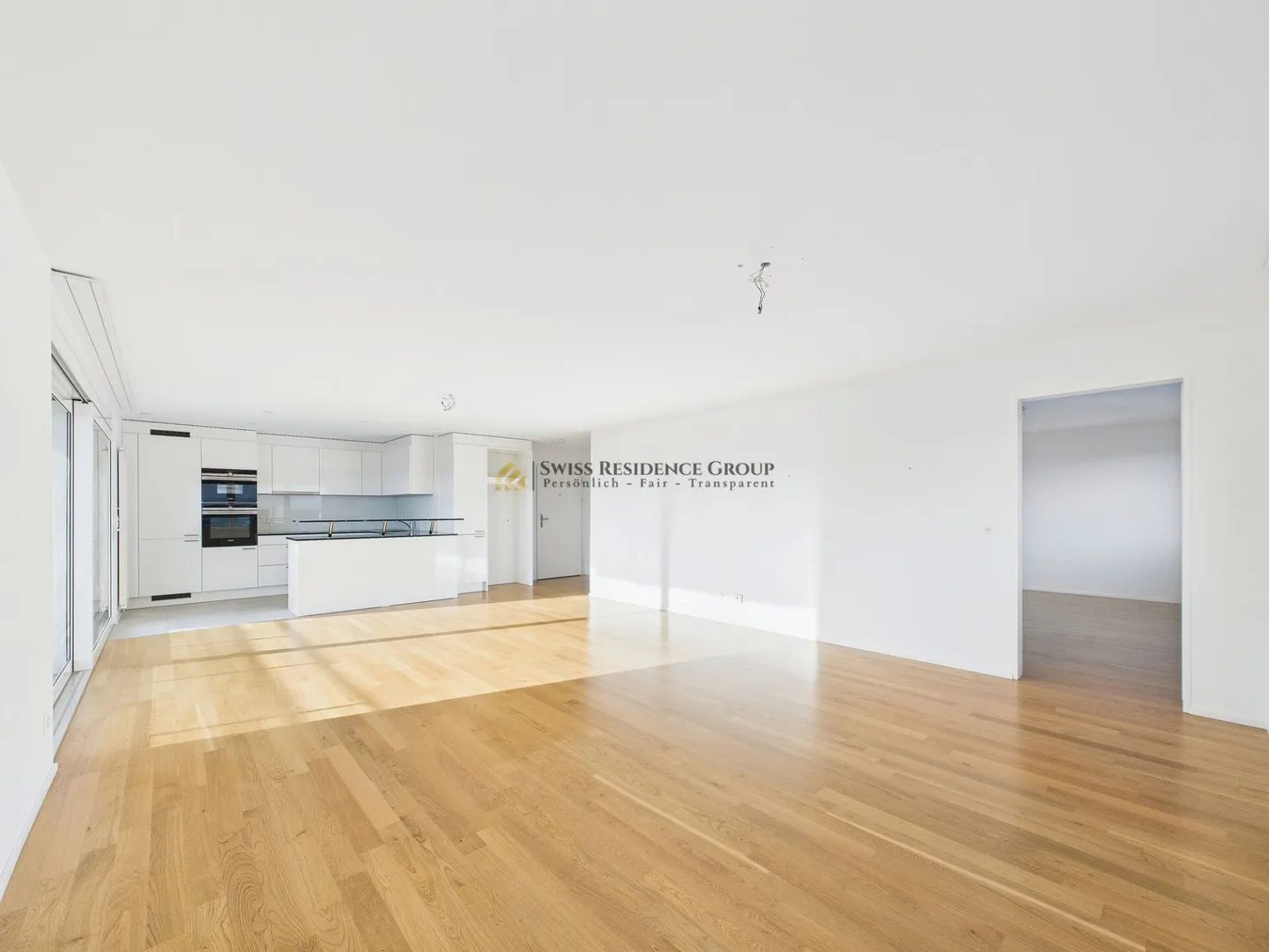 Bright, quiet apartment with a view in Zurich Altstetten - Photo 1 of 8