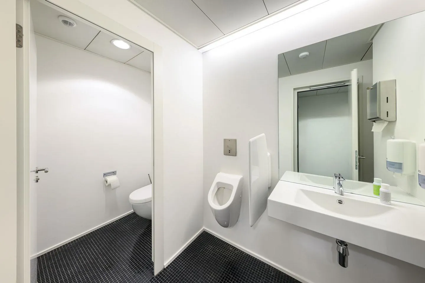 210 m² Espace Bureau au Cœur d'Ascona - Photo 11 sur 11