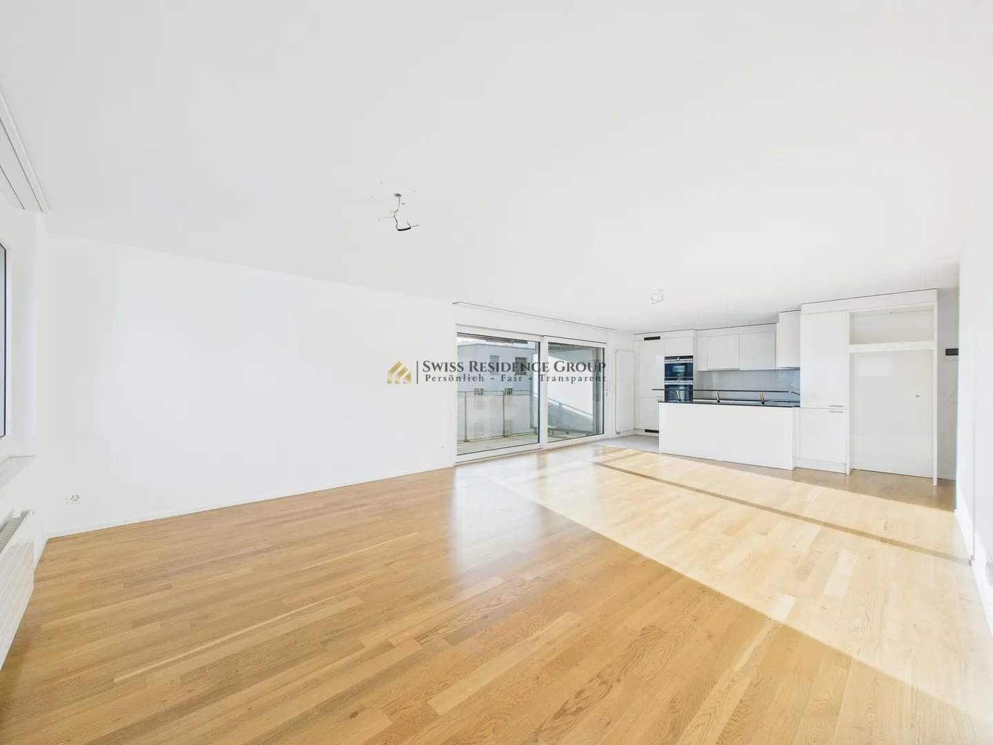 Bright, quiet apartment with a view in Zurich Altstetten - Photo 2 of 8