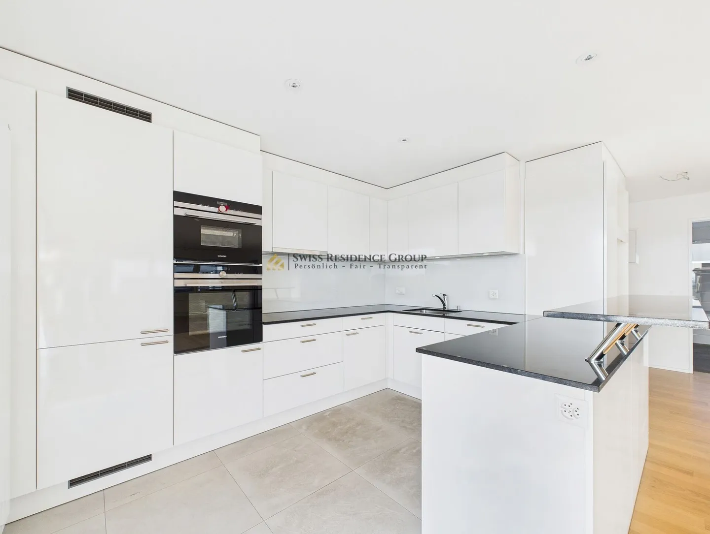 Bright, quiet apartment with a view in Zurich Altstetten - Photo 5 of 8