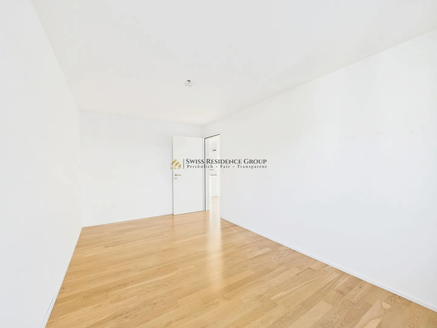 Bright, quiet apartment with a view in Zurich Altstetten - Photo 3 of 8