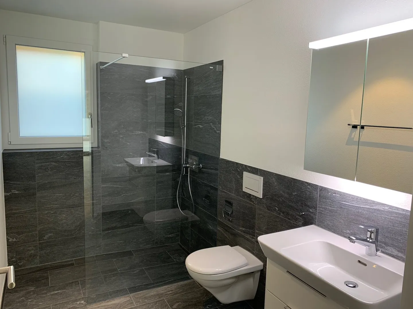 Appartement moderne de 2,5 pièces dans un emplacement calme à Olten - Photo 5 sur 8