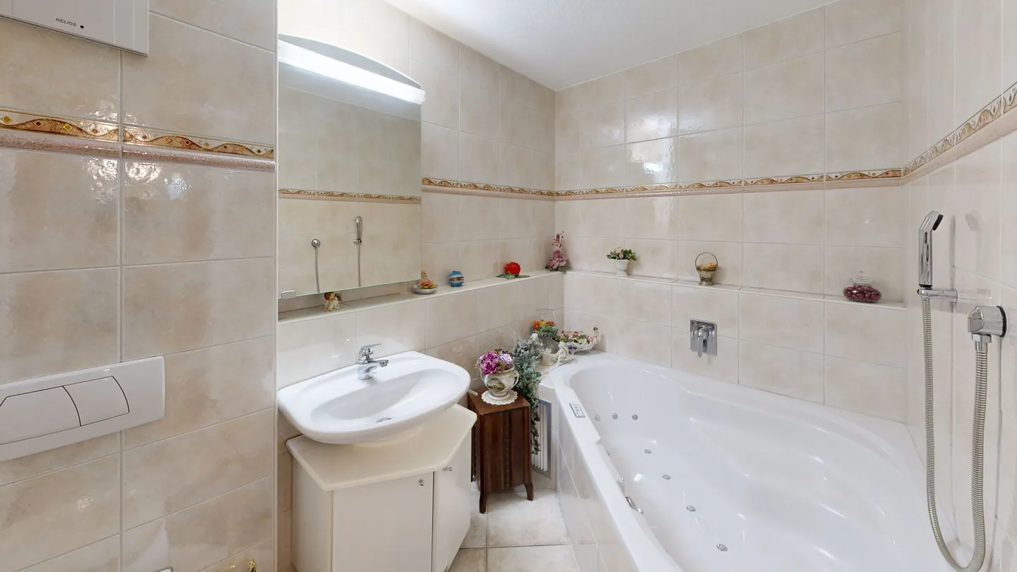 Vivere con vista sulle Alpi - Ampio appartamento di 5½ stanze in una posizione privilegiata a Thun - Foto 5 di 8