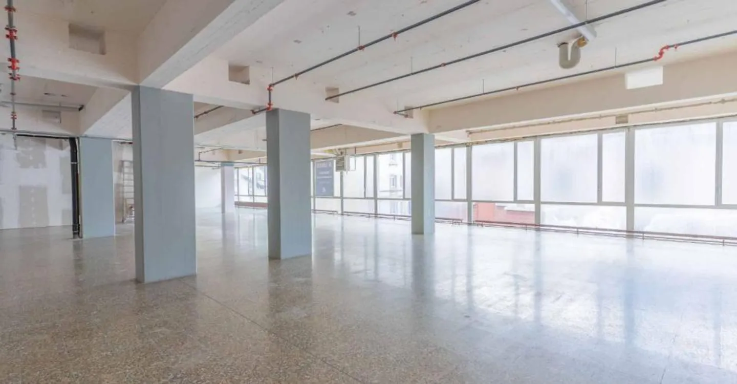 Warehouse, 100 m2 storage for rent in Locle - Photo 1 of 3