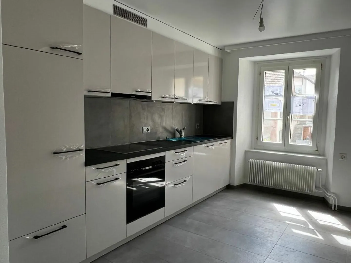 Gare 12, Bevaix - Bel appartement rénové de 3 pièces avec balcon - Photo 1 sur 7