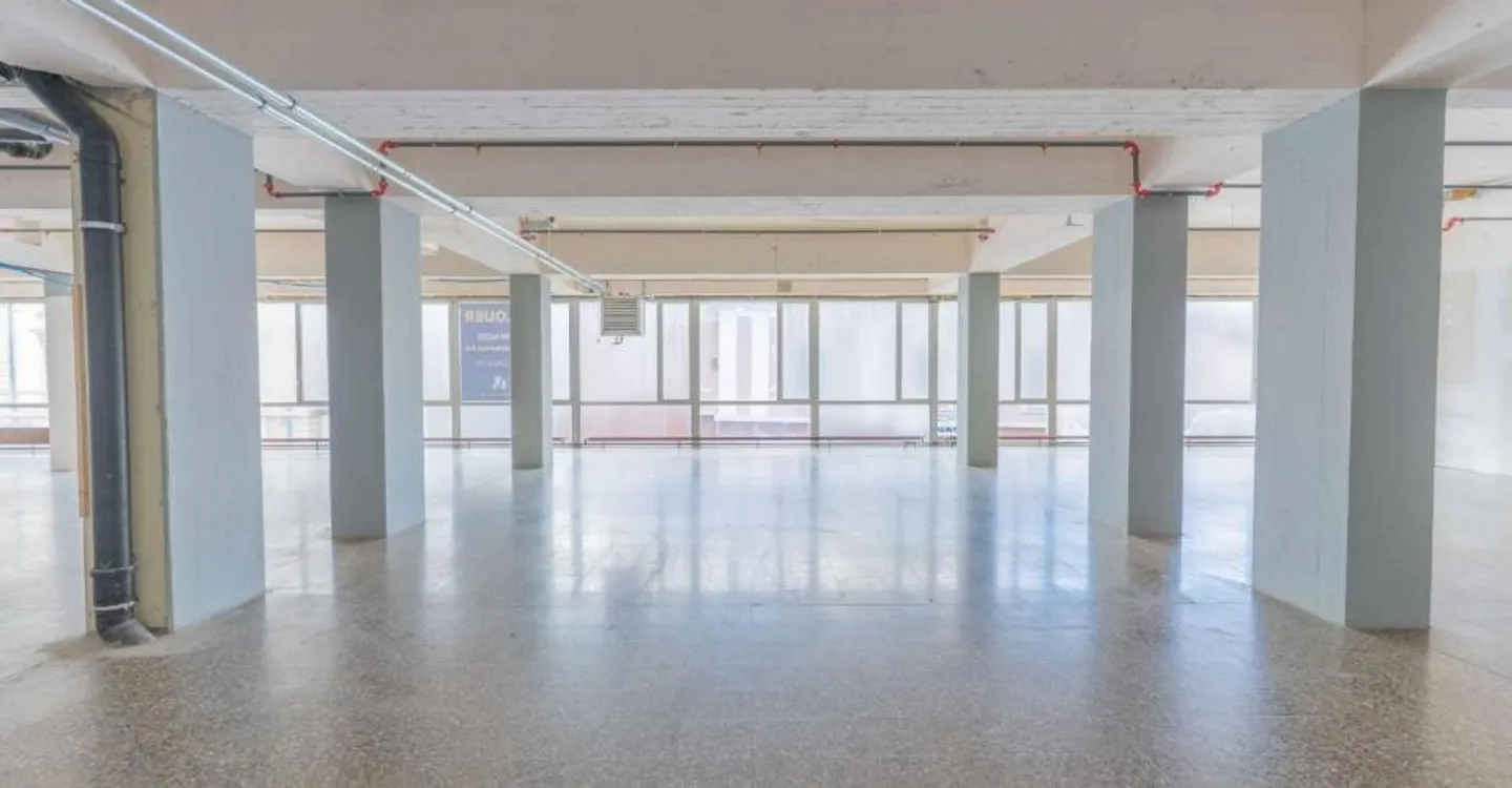 Warehouse, 100 m2 storage for rent in Locle - Photo 2 of 3