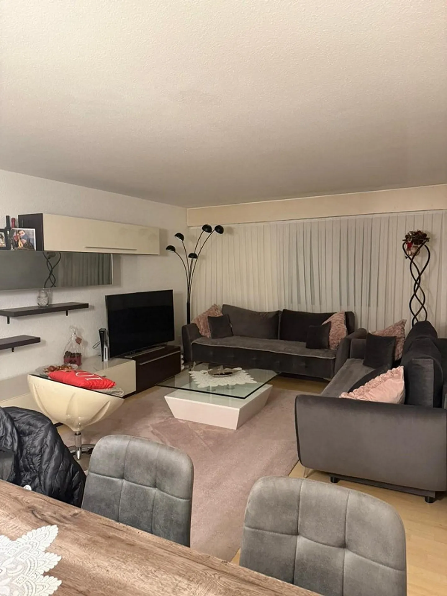 Appartement lumineux de 4,5 pièces au 4ème étage dans un emplacement central à Grenchen - Photo 1 sur 10