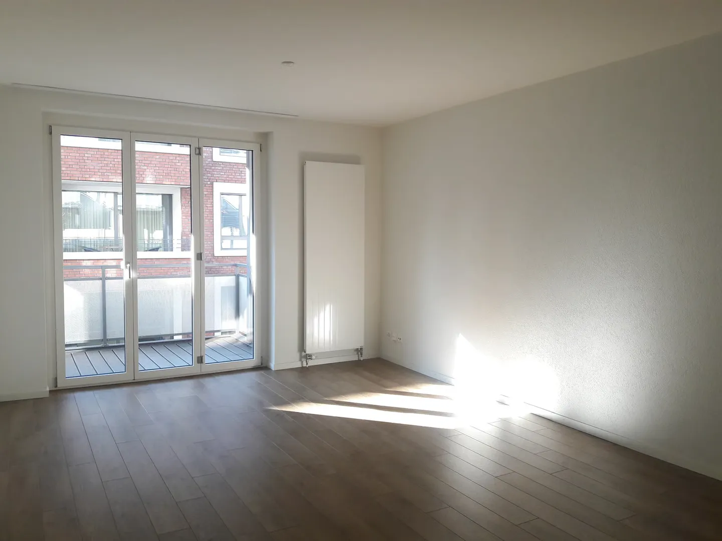 Appartamento moderno in città con grande balcone e lavatrice privata - Foto 1 di 7