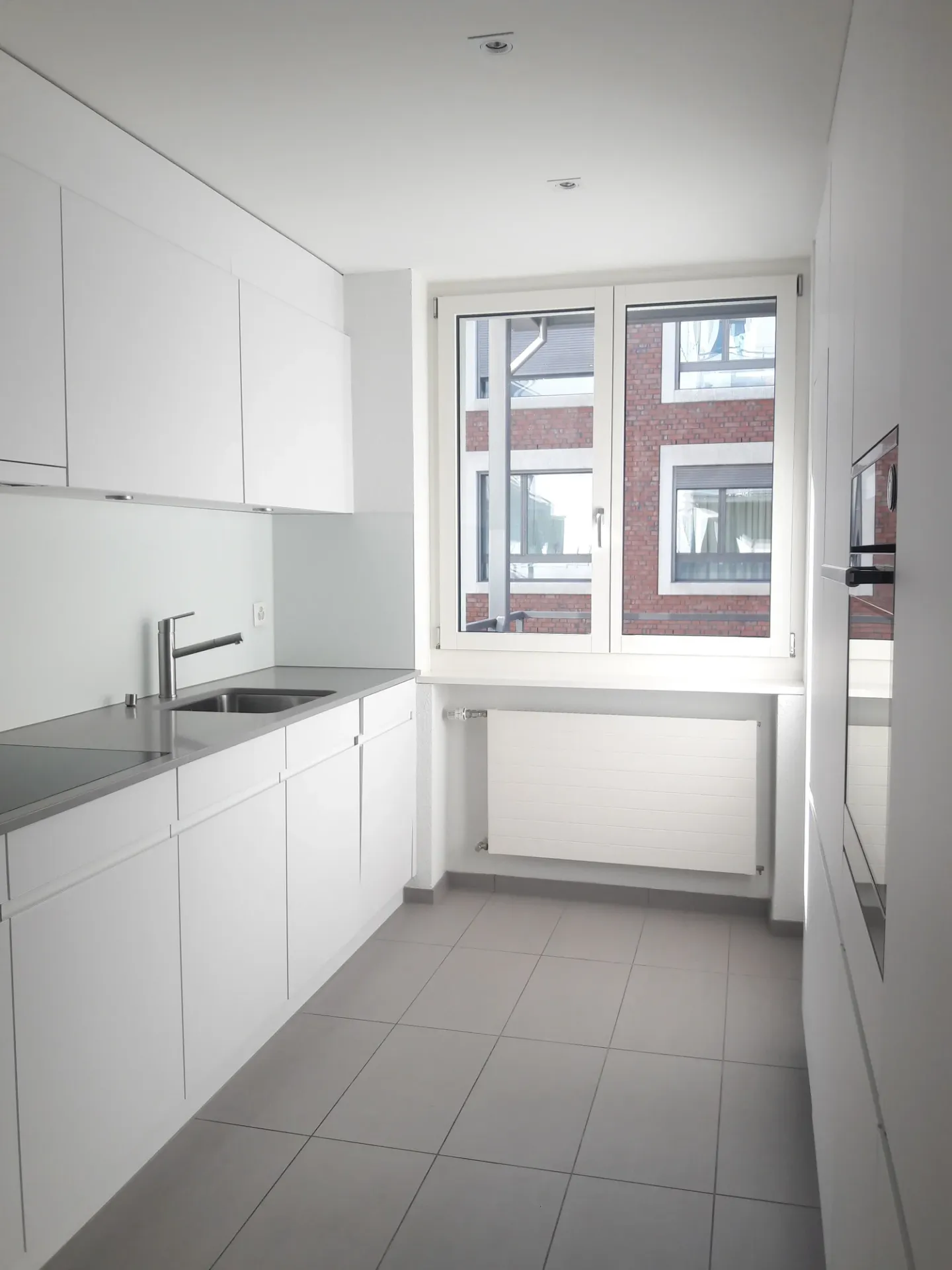 Appartamento moderno in città con grande balcone e lavatrice privata - Foto 2 di 7