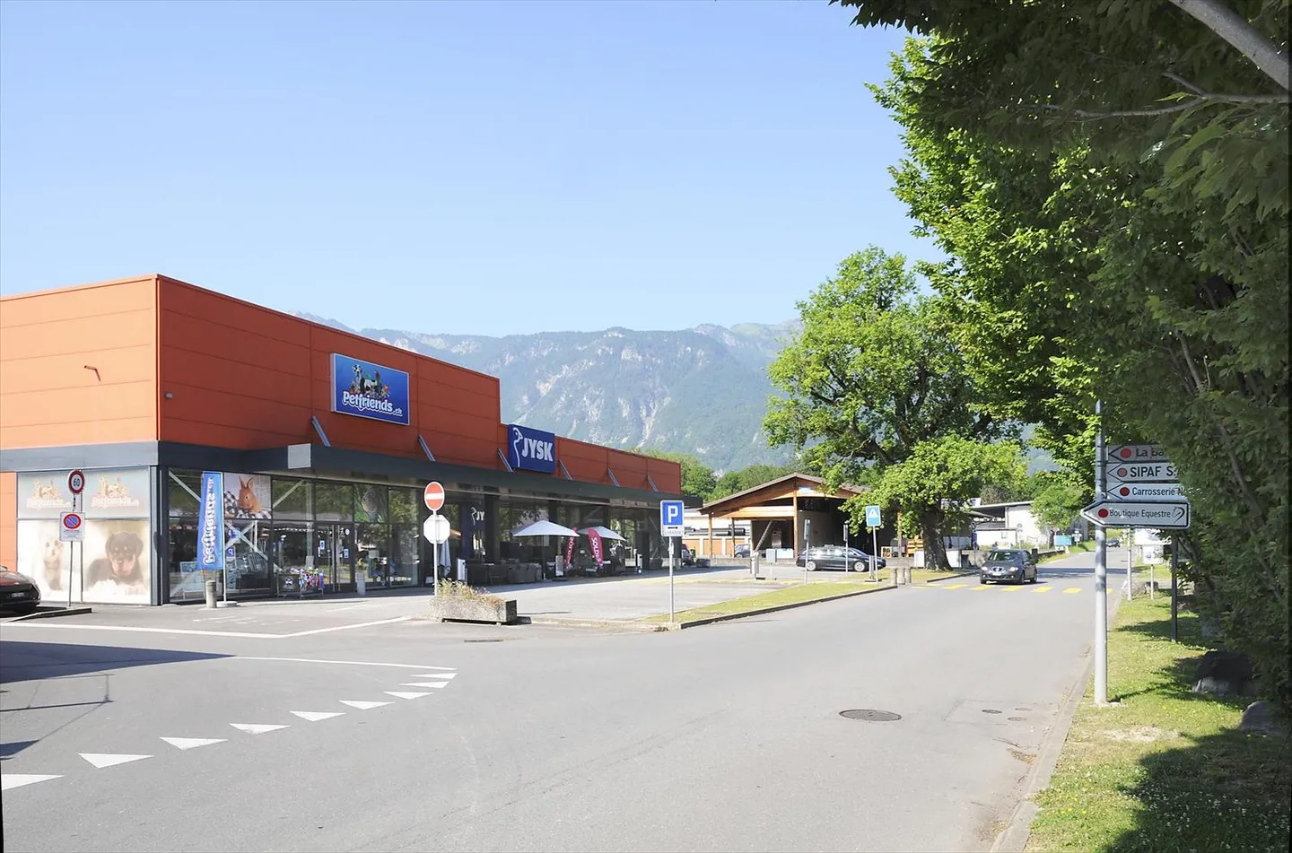 Beautiful space in the heart of the Aigle commercial area - Photo 2 of 4
