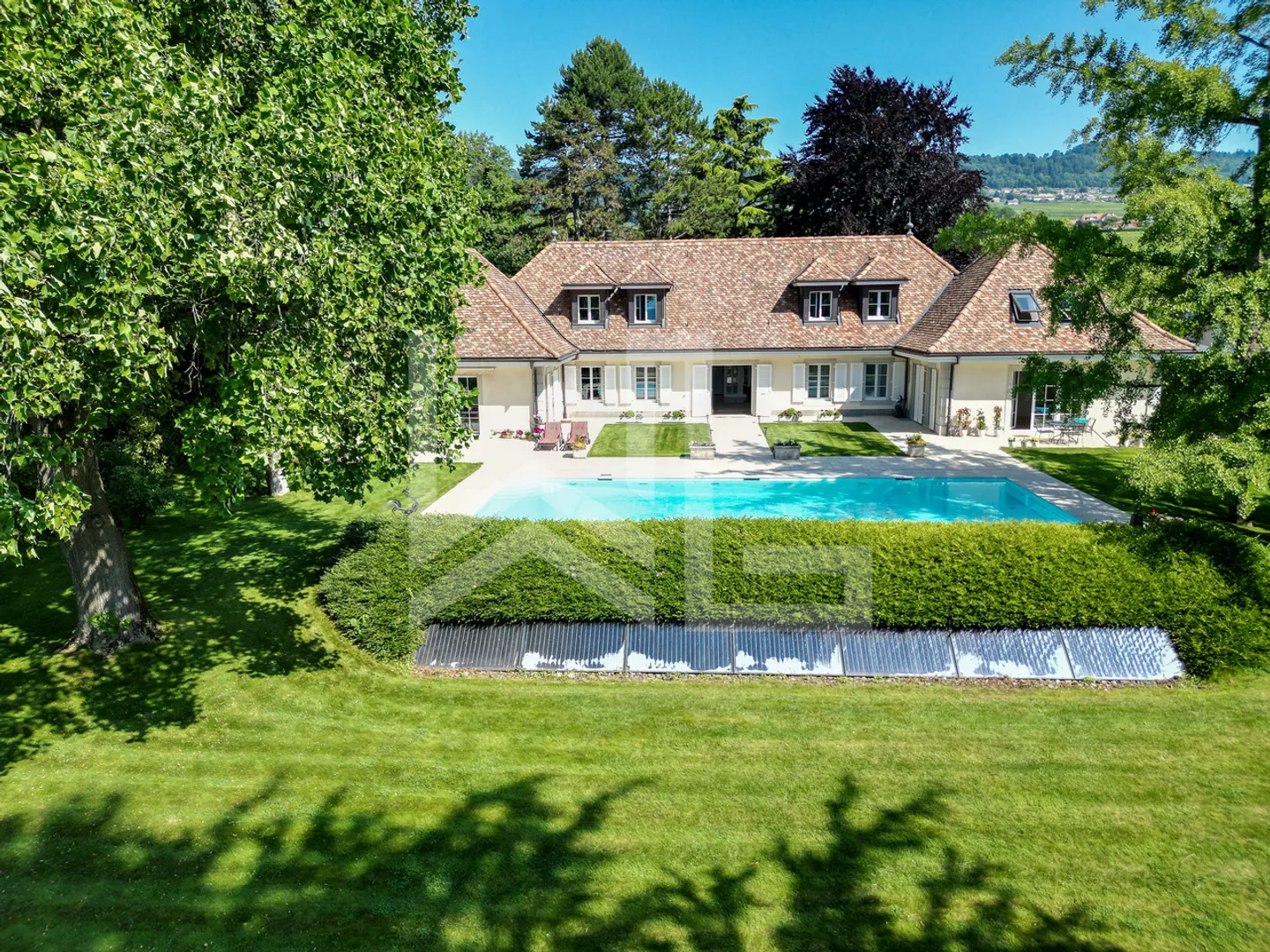 Elegant property directly on the lakeshore, near the center of Rolle - Photo 1 of 8