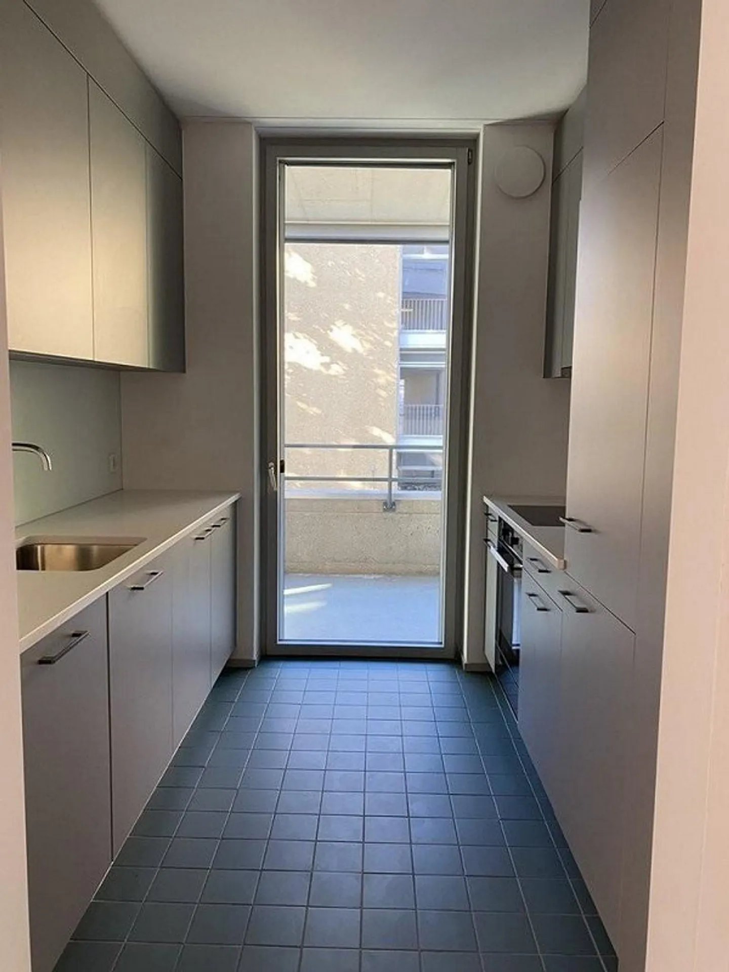 Charming 2.5 Room Apartment in Oerlikon - Photo 2 of 6