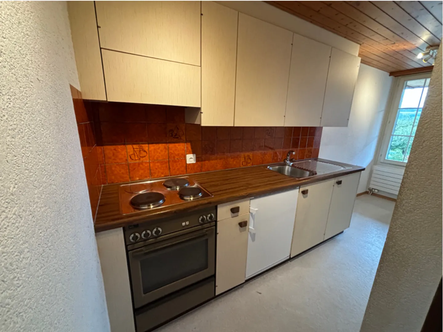 Charmante maison multifamiliale avec potentiel de développement à Uetendorf - Photo 4 sur 5