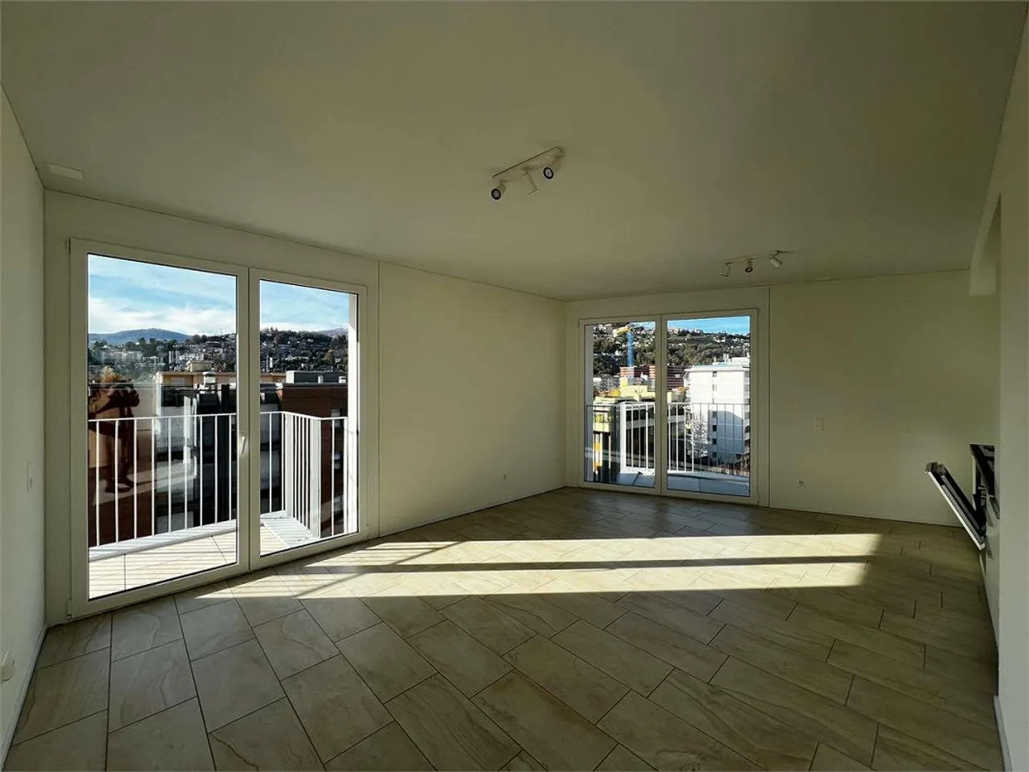 Ref. 2621 Viganello à louer penthouse 3.5 pièces - Photo 3 sur 8
