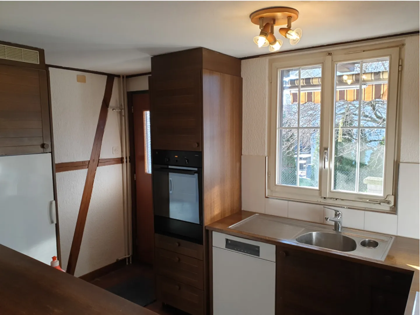 Charmante maison multifamiliale avec potentiel de développement à Uetendorf - Photo 3 sur 5