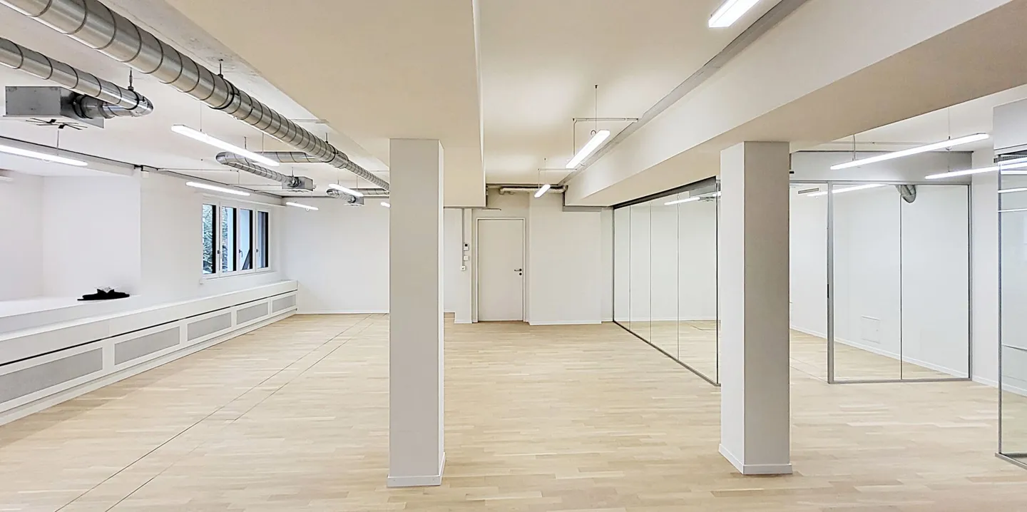 Spazi per uffici centrali - parzialmente ristrutturati con opzione di completamento! - Foto 6 di 12