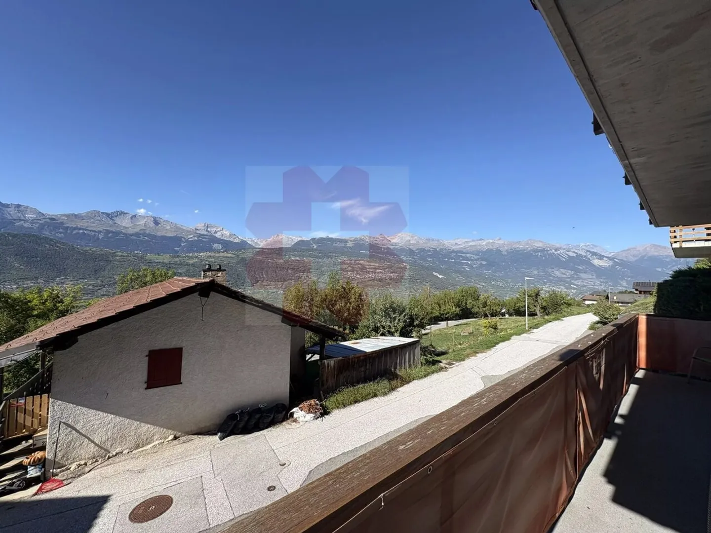 Loye chalet 5.5 rooms - Photo 2 of 10