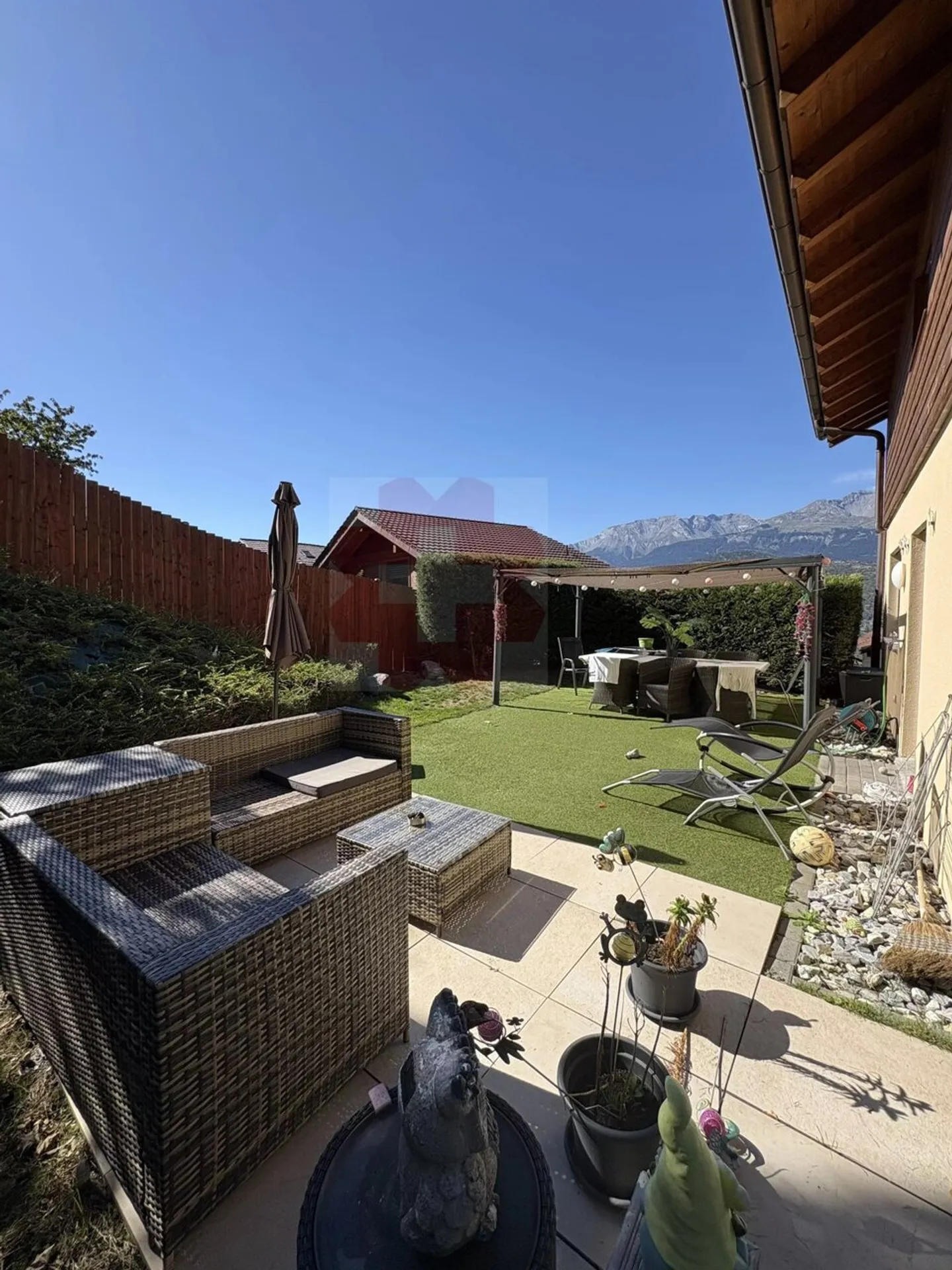 Loye chalet 5.5 rooms - Photo 3 of 10