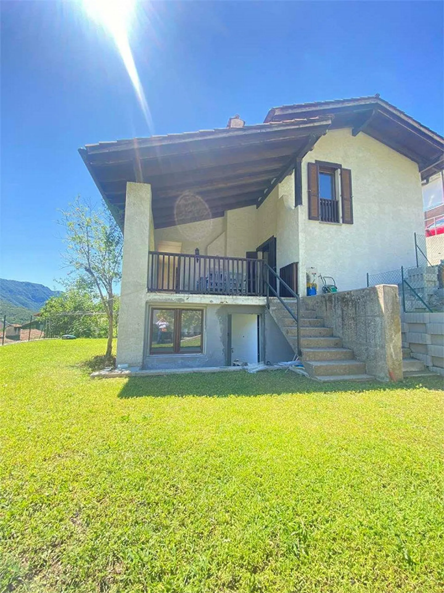 Elegante Villa mit Panoramablick - Foto 1 von 13