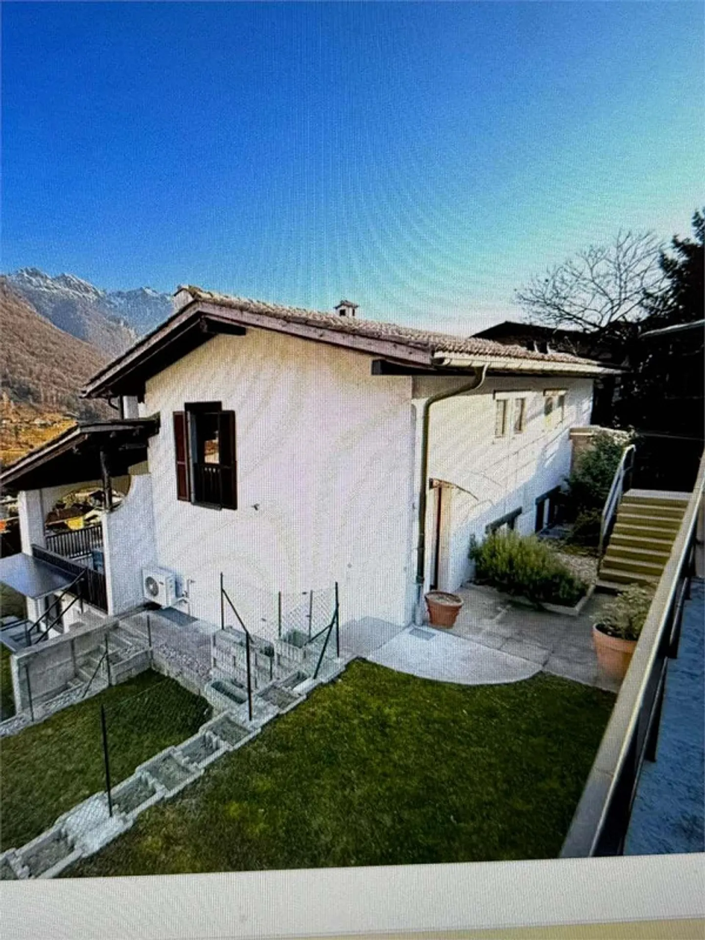 Elegante Villa mit Panoramablick - Foto 8 von 13