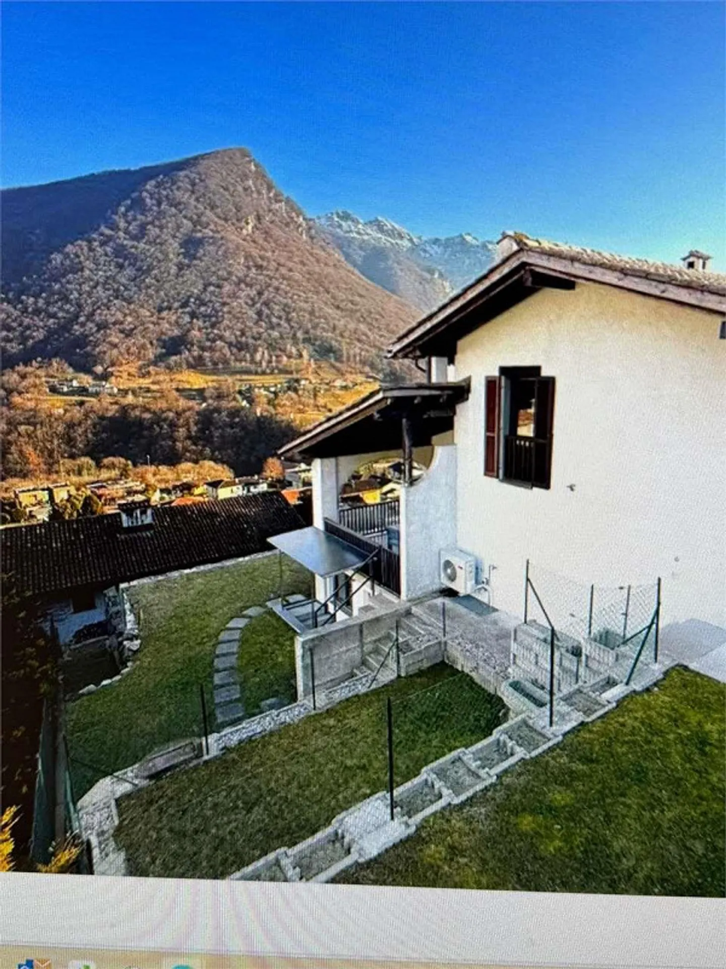 Elegante Villa mit Panoramablick - Foto 11 von 13