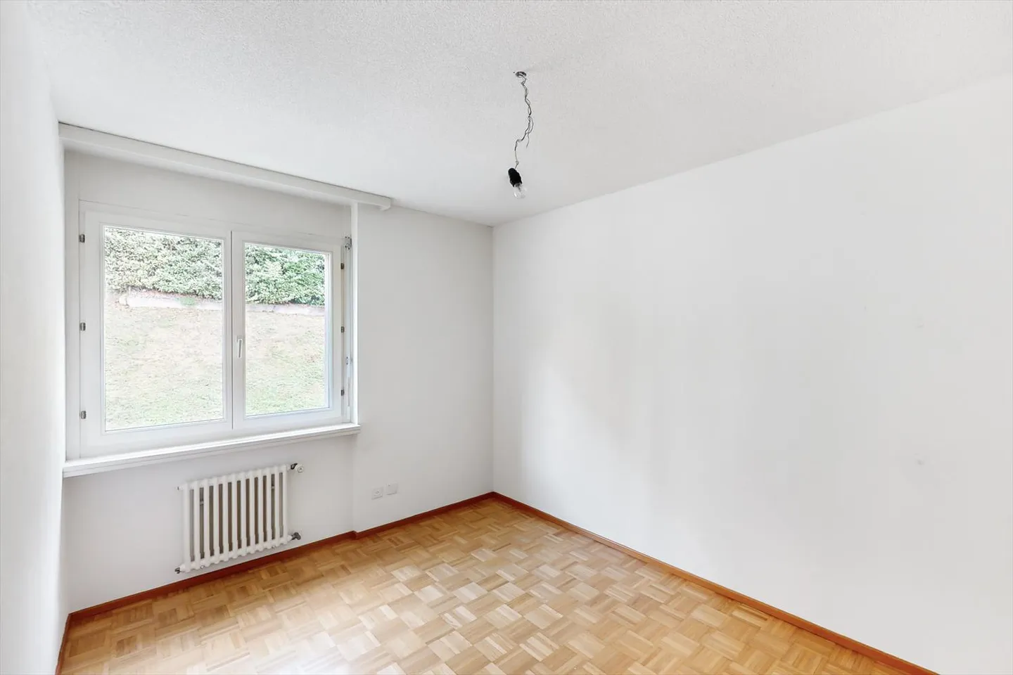 Appartement avec 4,5 pièces, entouré de verdure, mais à quelques pas du centre. - Photo 2 sur 12