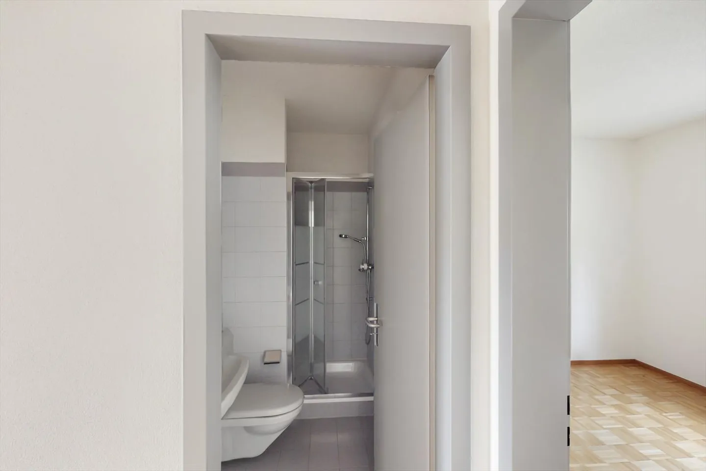 Appartement avec 4,5 pièces, entouré de verdure, mais à quelques pas du centre. - Photo 8 sur 12