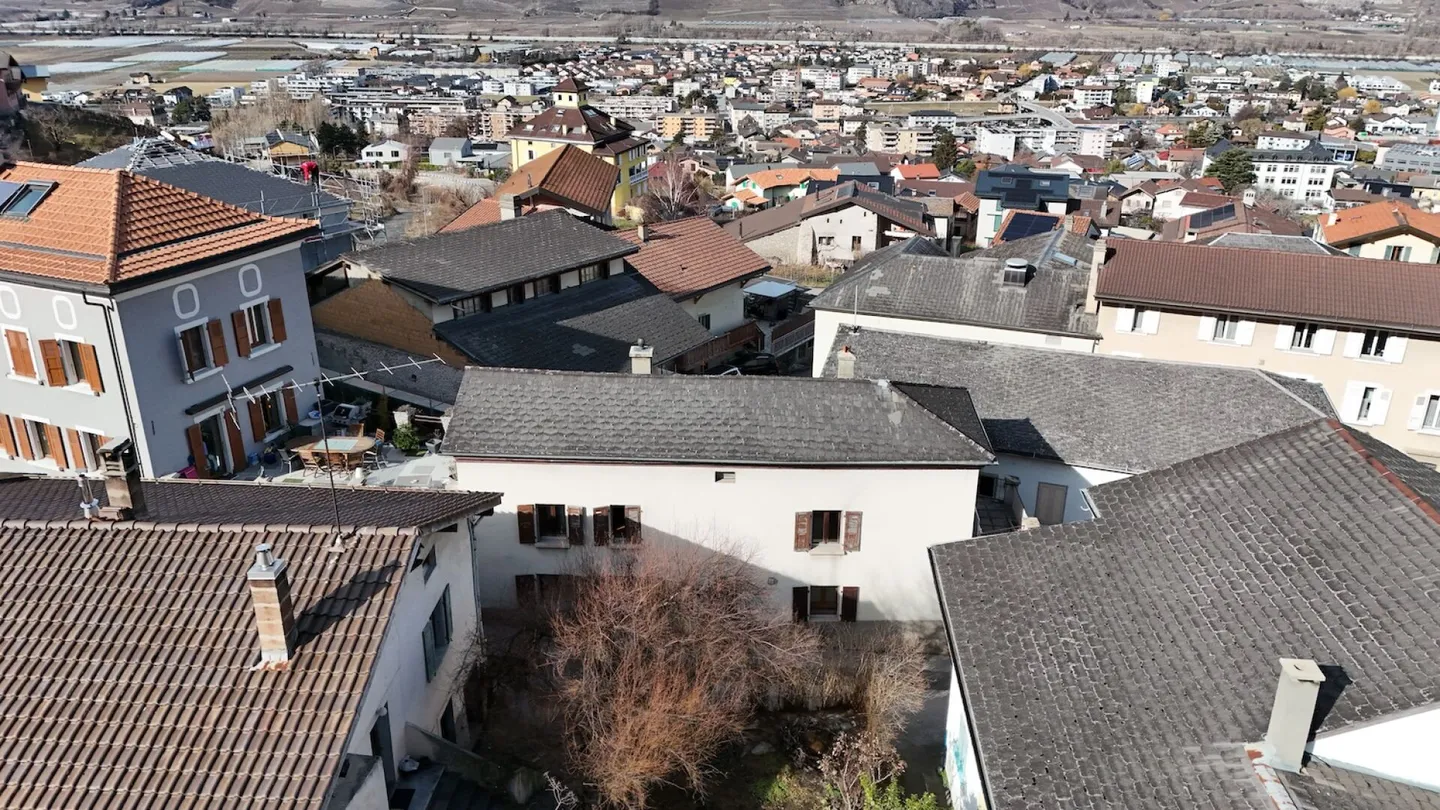 Affascinante casa di villaggio 5 stanze 1/2 di 207 m2 netti con il suo laboratorio nel cuore del vecchio villaggio di Saxon - Foto 5 di 23