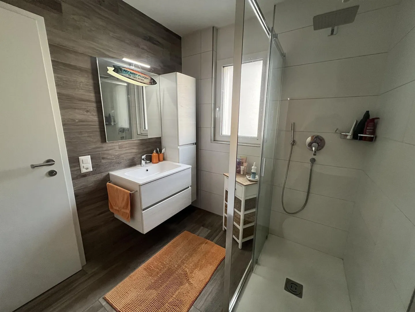 Modernes und helles 3,5-Zimmer-Apartment mit Loggia in Claro - Foto 8 von 12