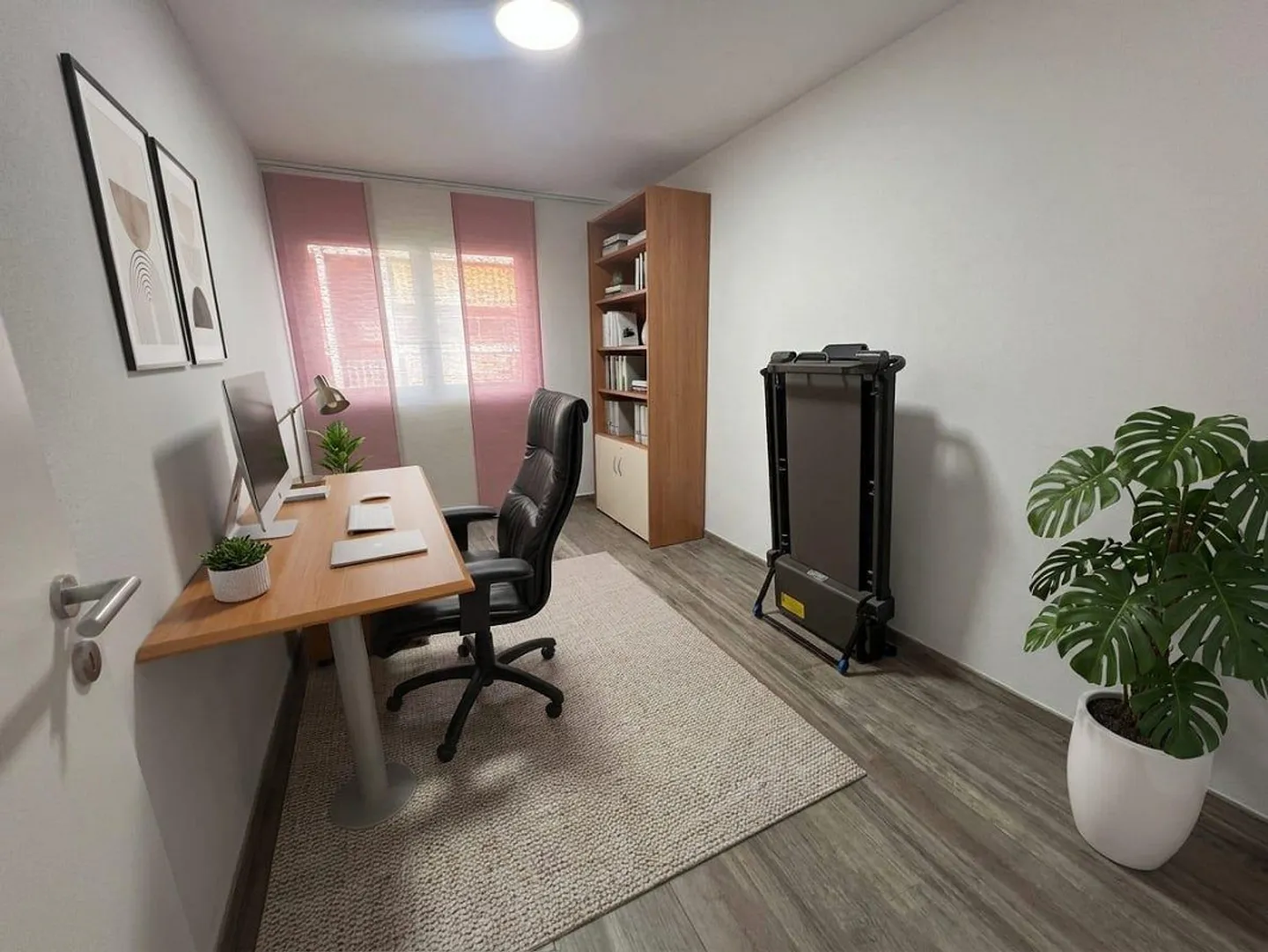 Modernes und helles 3,5-Zimmer-Apartment mit Loggia in Claro - Foto 4 von 12