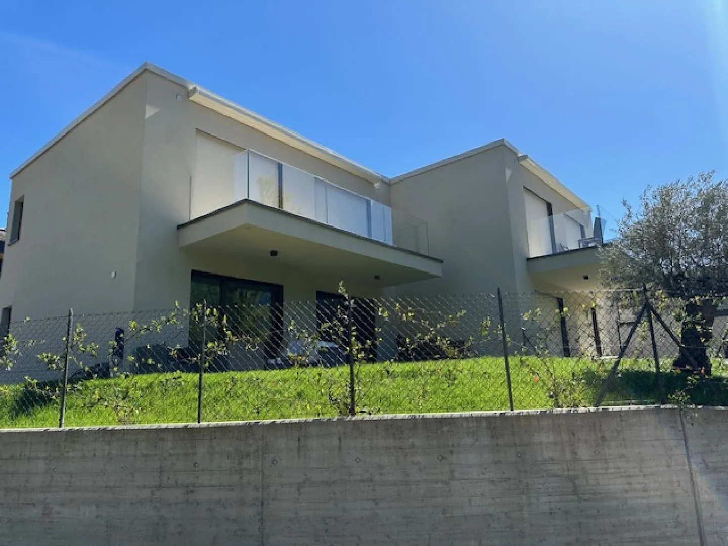 Affittiamo un bell'appartamento di 2,5 stanze con giardino - Foto 1 di 22