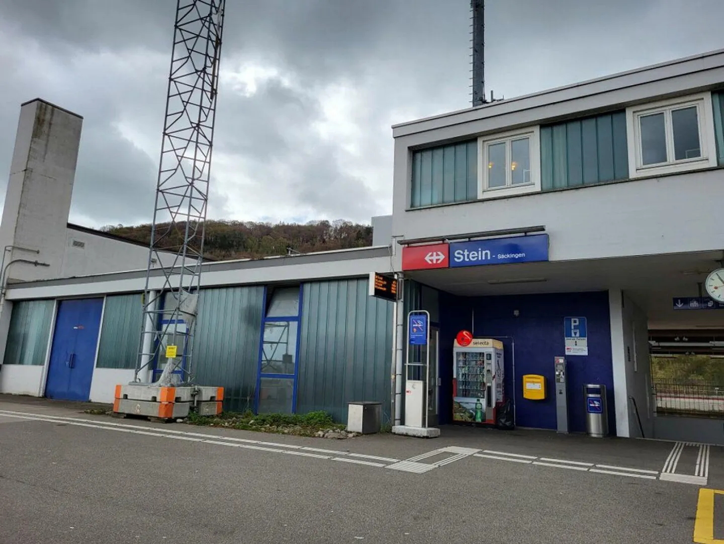 Spazio di magazzino e commerciale alla stazione di Stein-Säckingen - Foto 1 di 6