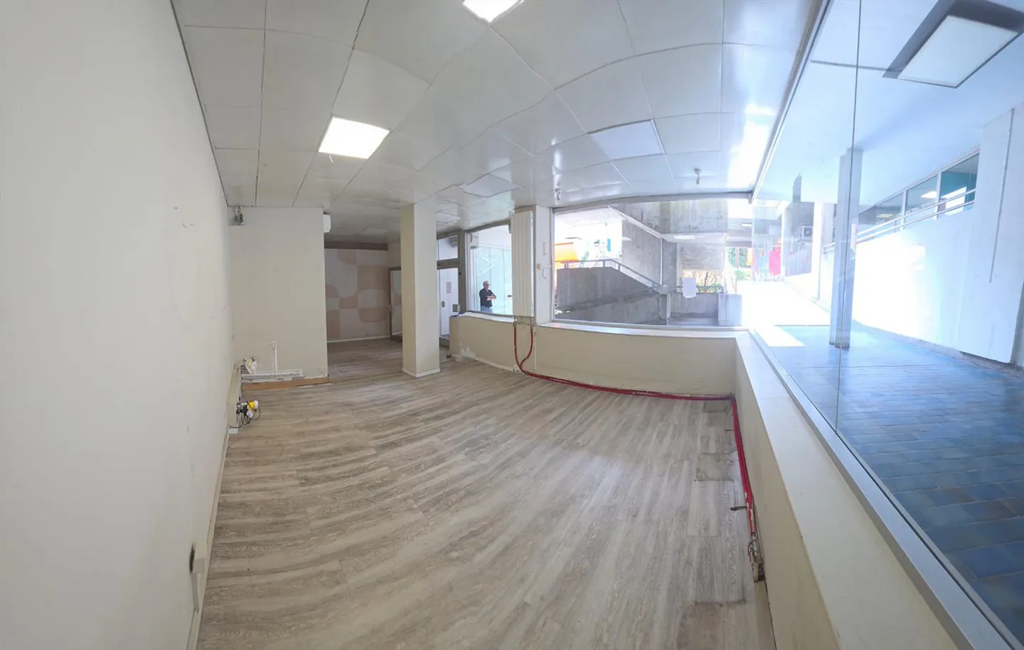 Espace commercial de 44 m² à Paradiso, à quelques pas du lac - Photo 5 sur 6