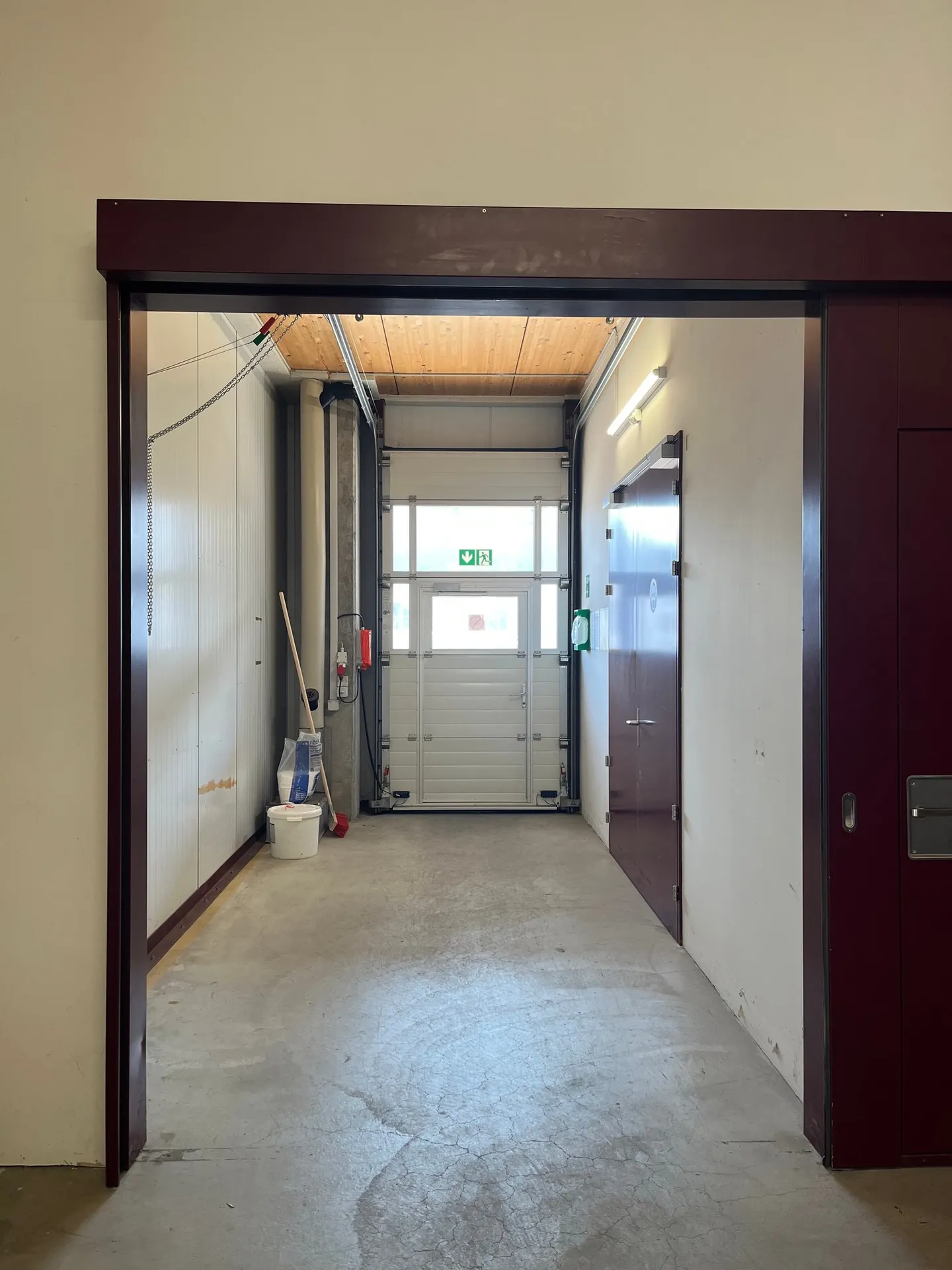 Moderne Industriehalle mit vielseitigen Nutzungsmöglichkeiten in Brugg - Foto 13 von 17