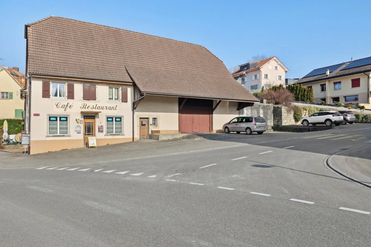 Edificio da trasformare nel centro del villaggio - Foto 1 di 8