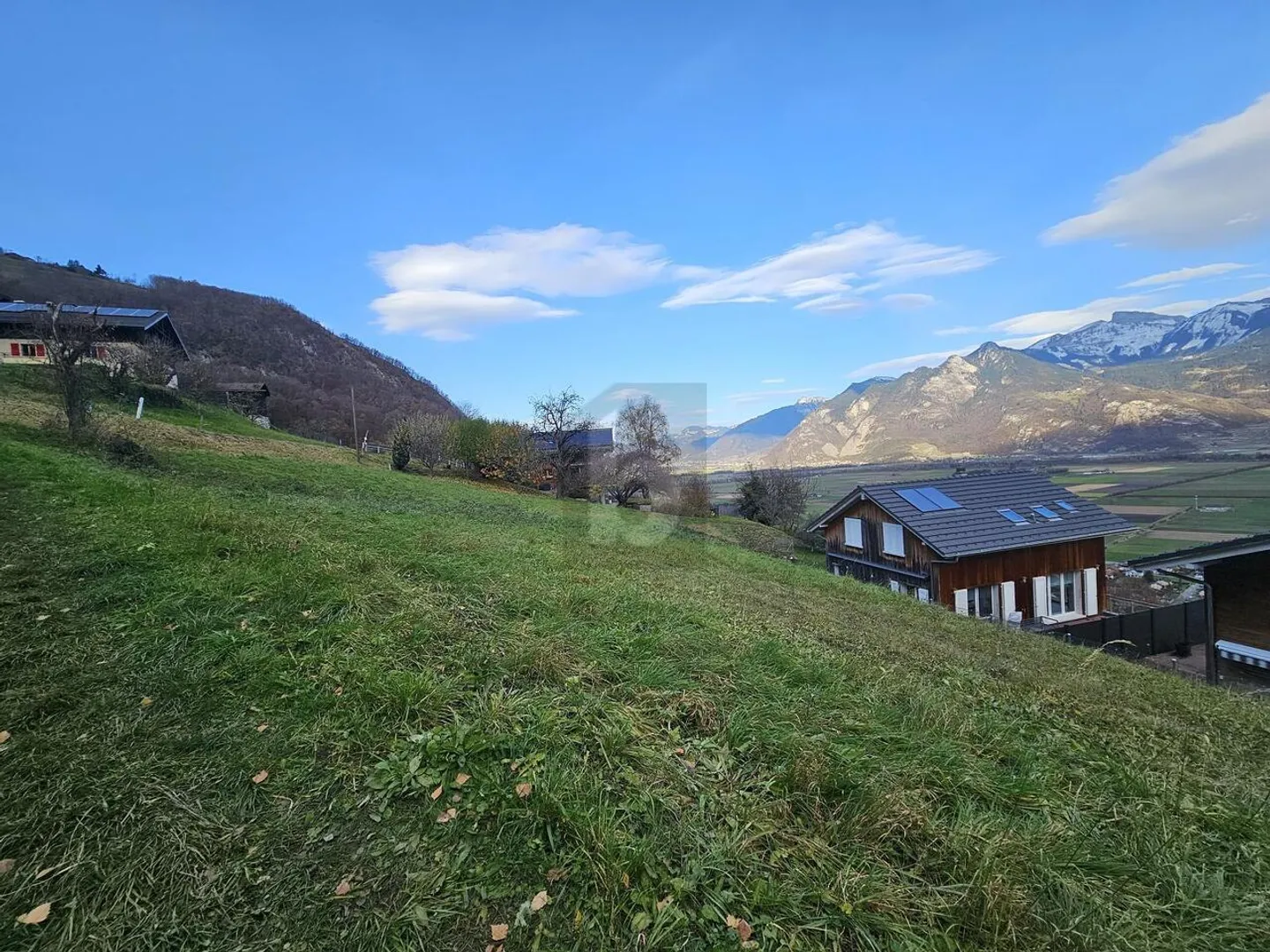 SEHR SONNIG MIT BLICK AUF DIE BERGE - Foto 3 von 6