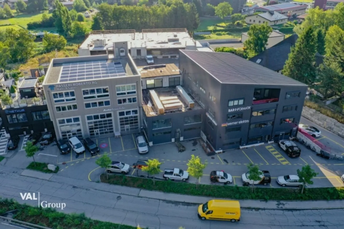 Magazzino e hall di produzione in una posizione perfetta - Foto 1 di 8