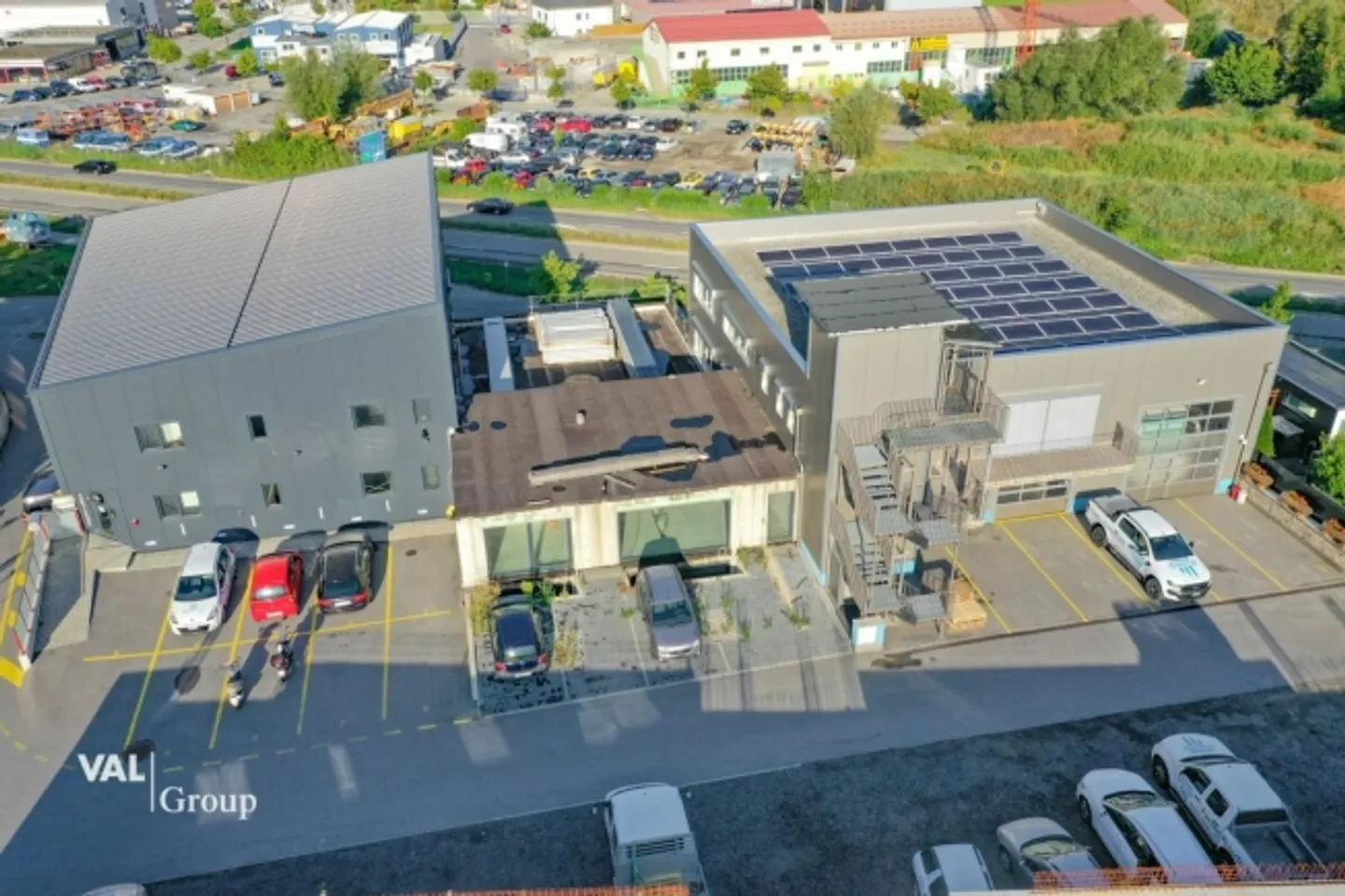 Magazzino e hall di produzione in una posizione perfetta - Foto 4 di 8