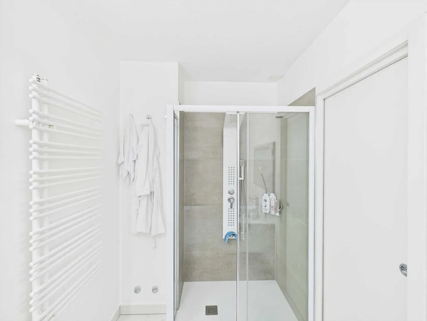 Bright 4.5-room apartment with terraces in Viganello - Photo 4 of 13