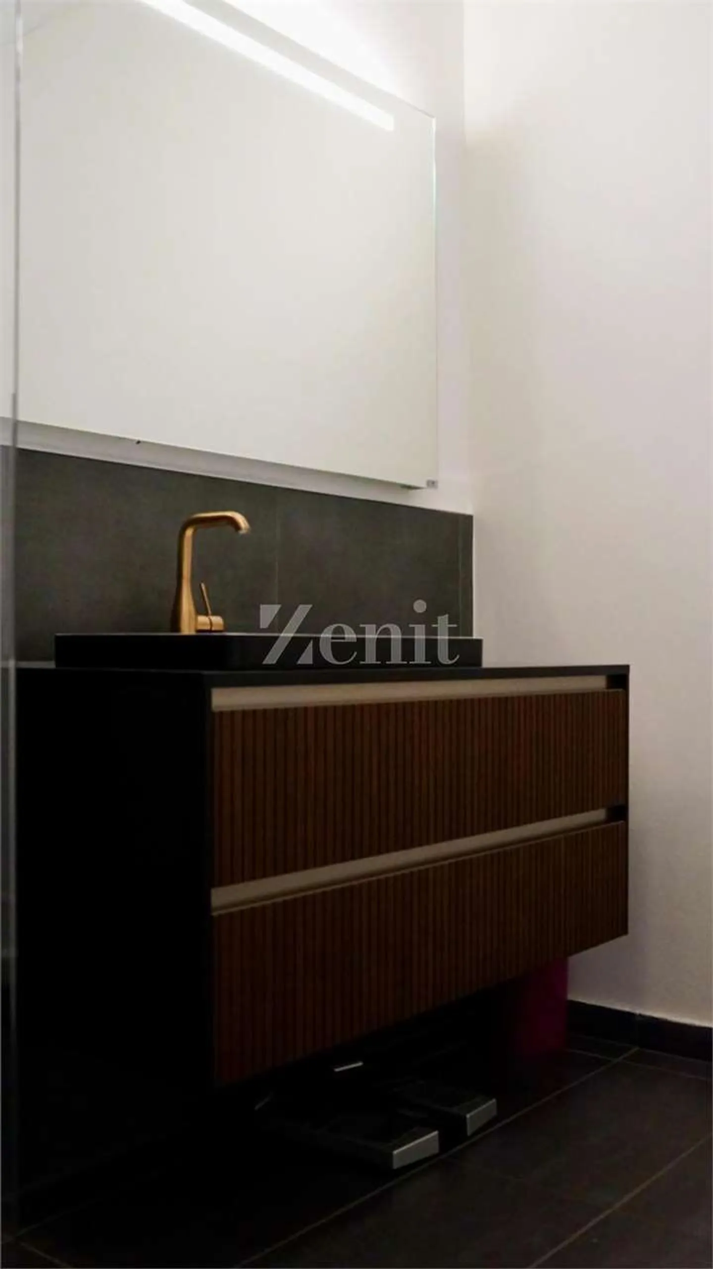 Modern penthouse with 2.5 rooms and large terrace - Photo 8 of 10