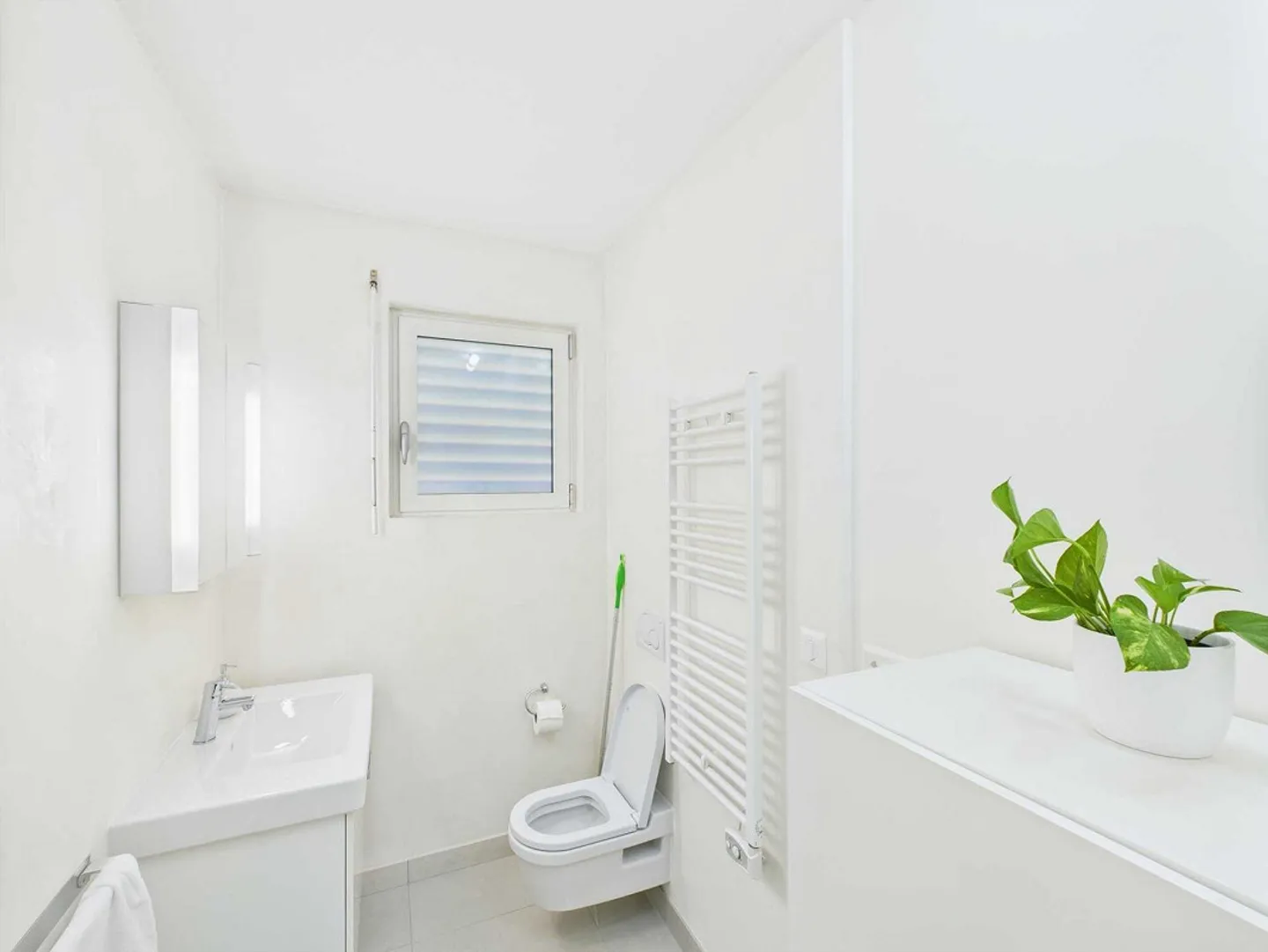 Bright 4.5-room apartment with terraces in Viganello - Photo 8 of 13