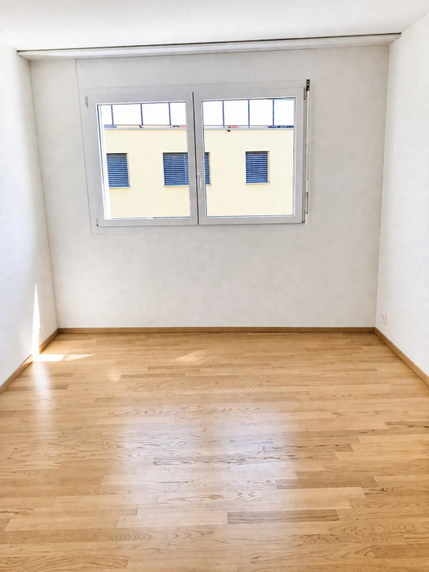 Beautiful 2.5-room apartment with spacious balcony for rent - Photo 5 of 8