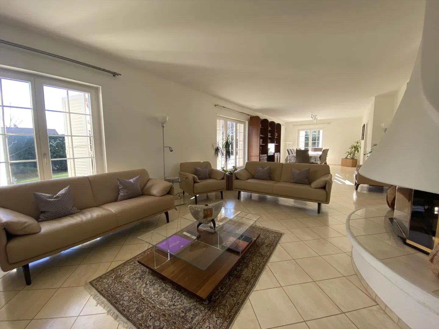 EXCLUSIVITY - 6-room detached villa with pool and garden - Photo 7 of 13