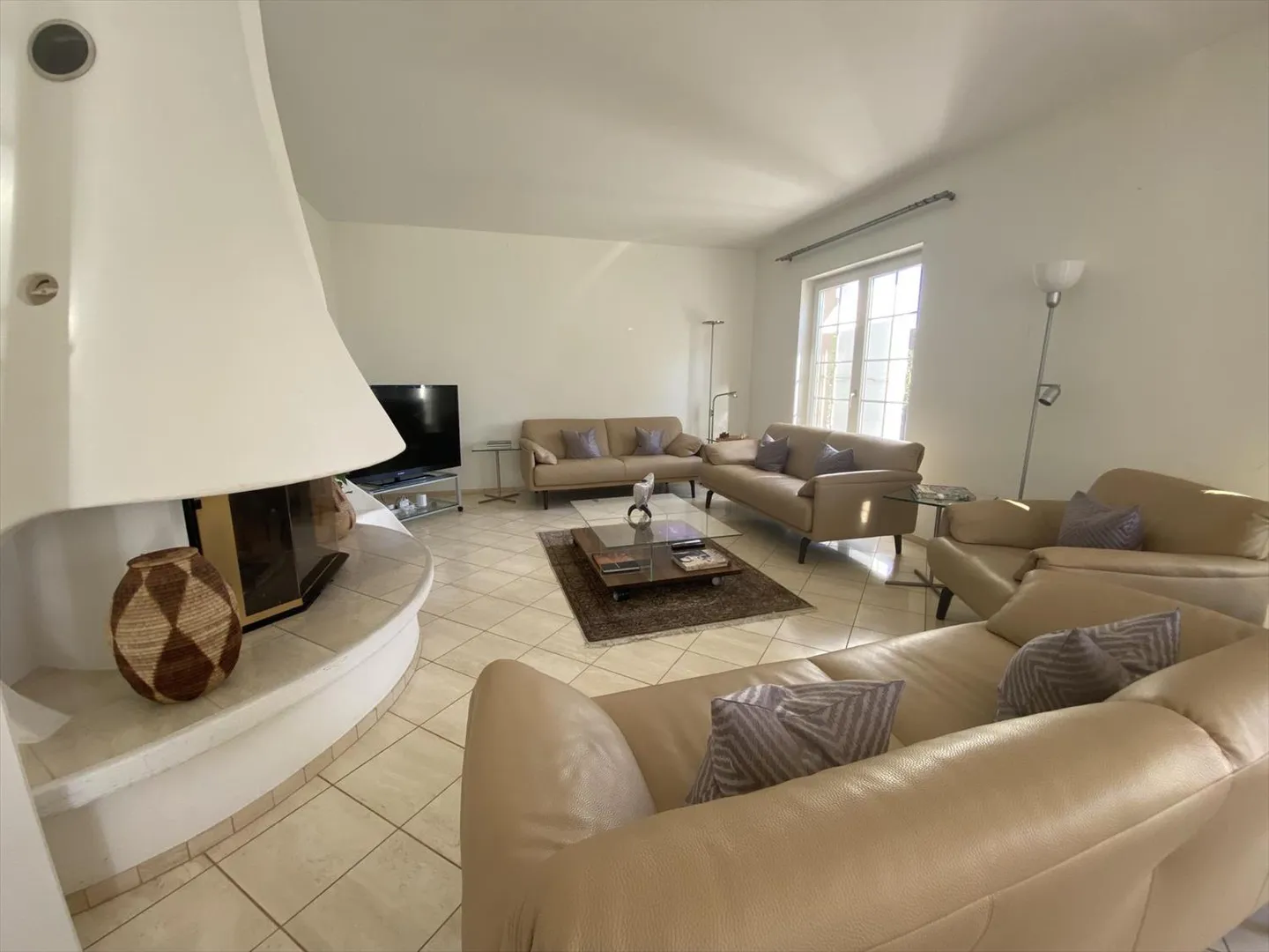 EXCLUSIVITY - 6-room detached villa with pool and garden - Photo 8 of 13