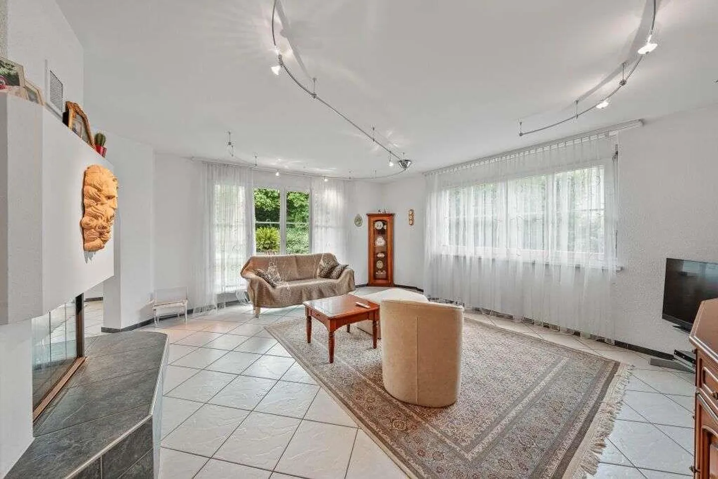 Attractive single-family house with beautiful lake view! - Photo 5 of 15