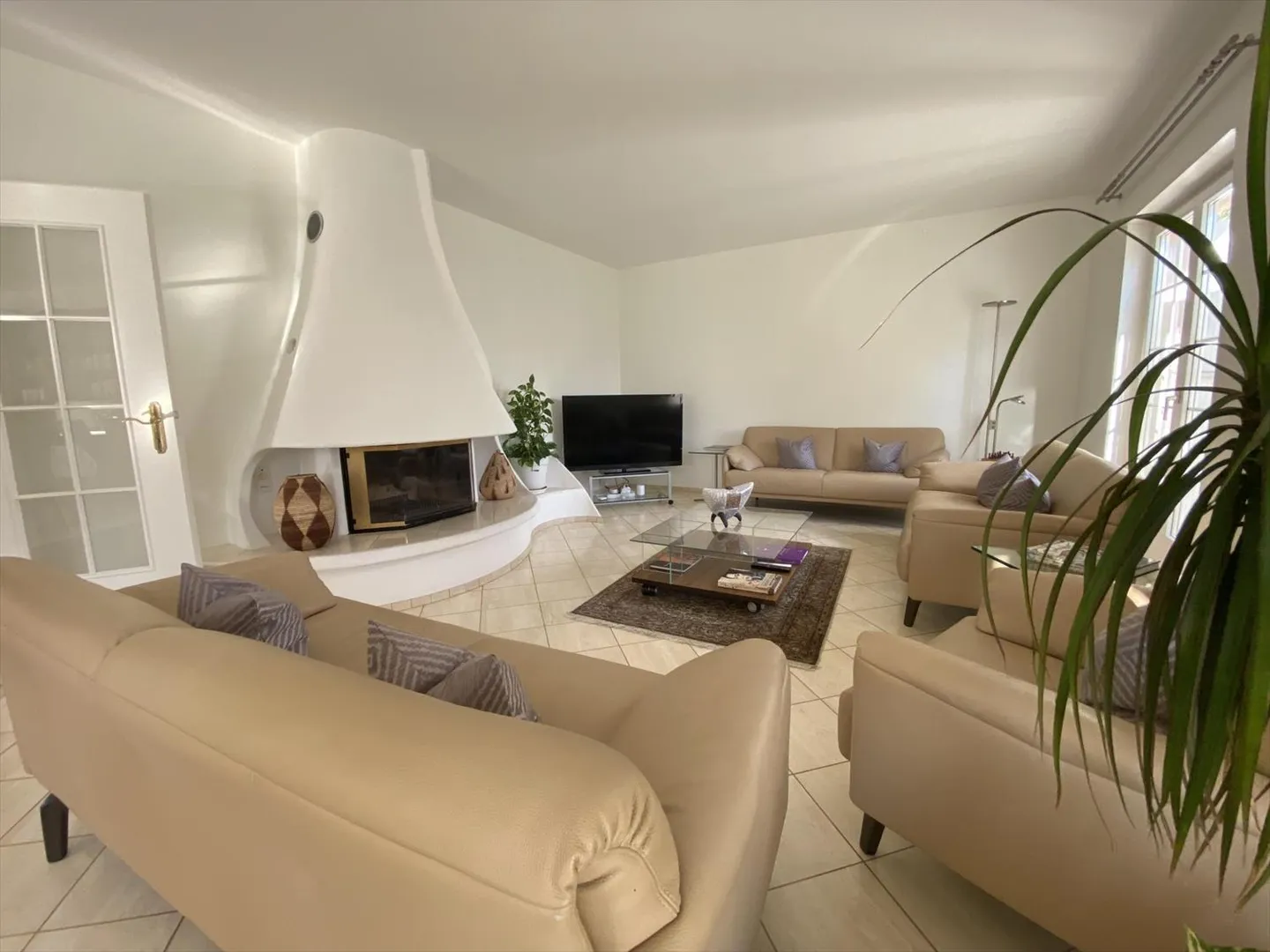 EXCLUSIVITY - 6-room detached villa with pool and garden - Photo 5 of 13