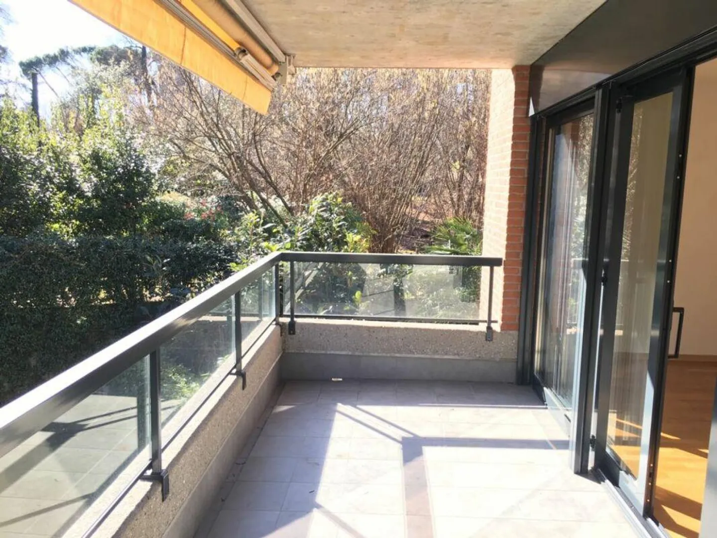 Appartamento con 4.5 stanze, nel verde - Foto 2 di 2