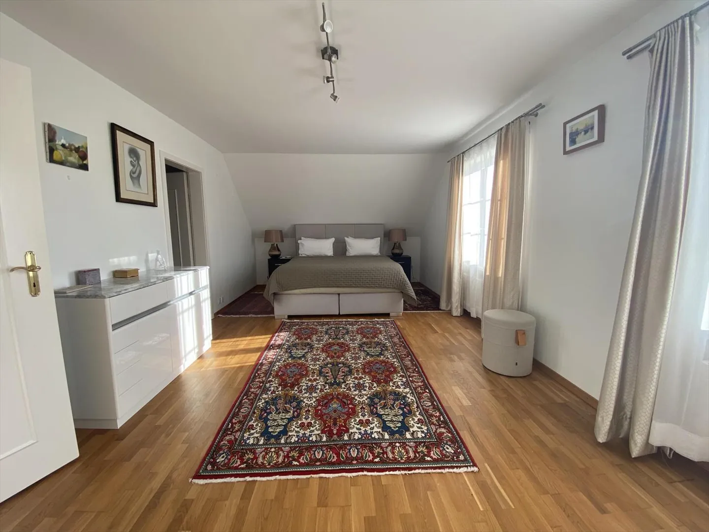 EXCLUSIVITY - 6-room detached villa with pool and garden - Photo 12 of 13