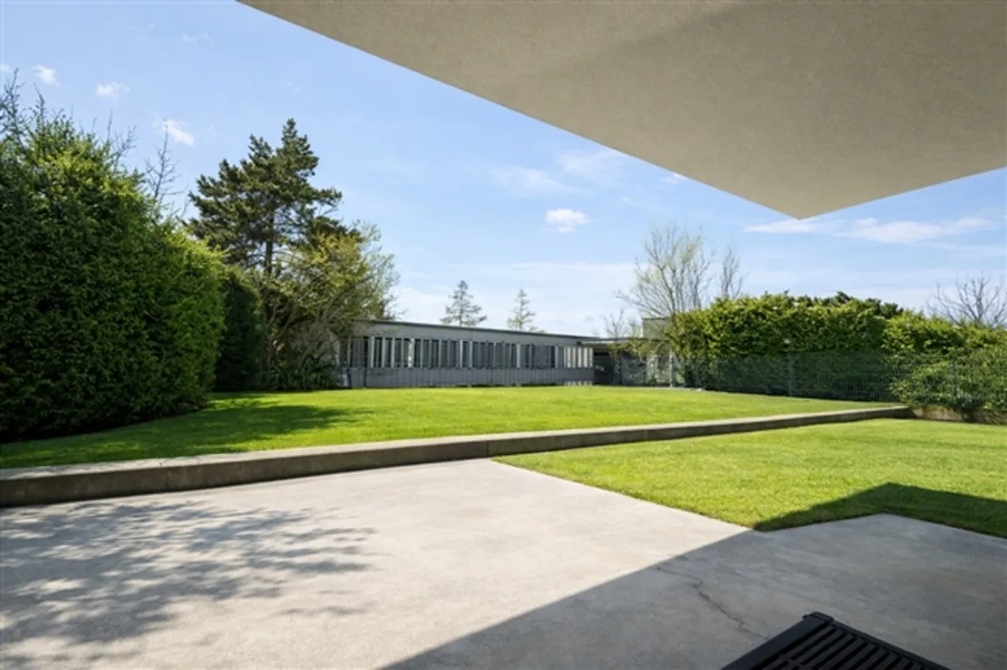 WOHNEN IM GRÜNEN: EXKLUSIVE GARTENWOHNUNG AM ZÜRICHBERG - Foto 1 von 8